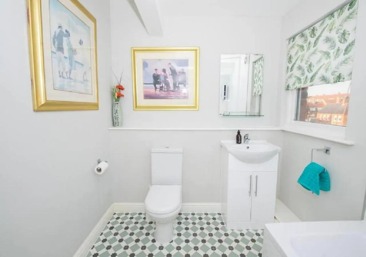 סקארבורו Sandmartin - Top Floor 3-Bed Apartment Sea Views & Parking בריטניה