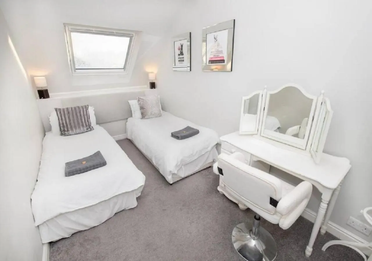 סקארבורו Sandmartin - Top Floor 3-Bed Apartment Sea Views & Parking