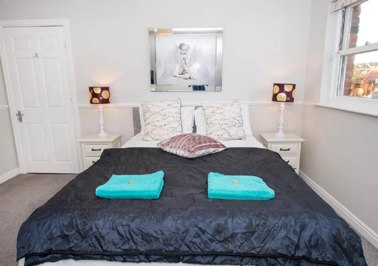 סקארבורו Sandmartin - Top Floor 3-Bed Apartment Sea Views & Parking בריטניה